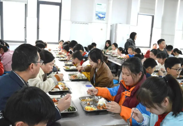 养成健康家长在孩子饮食观念和习惯的养成中起到重要作用 养成健康家长在孩子饮食观念和习惯的养成中起到重要作用