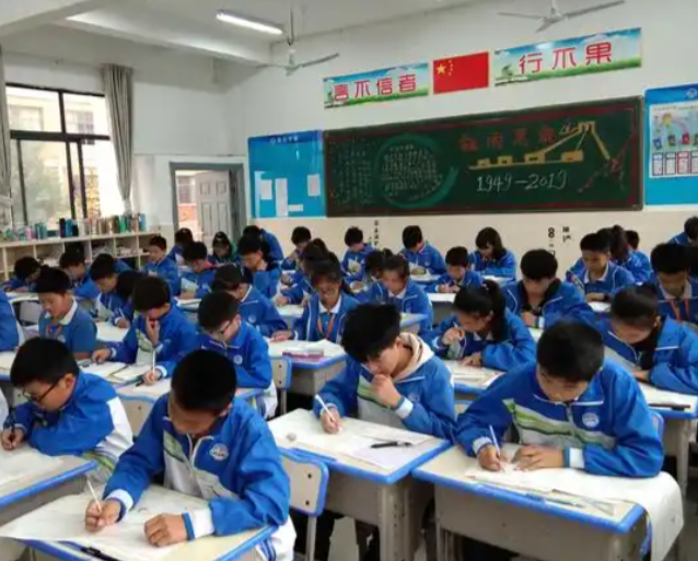 采用名校薄弱校新建校合作校的办学形式辐射带动多校区协同 采用名校薄弱校新建校合作校的办学形式辐射带动多校区协同